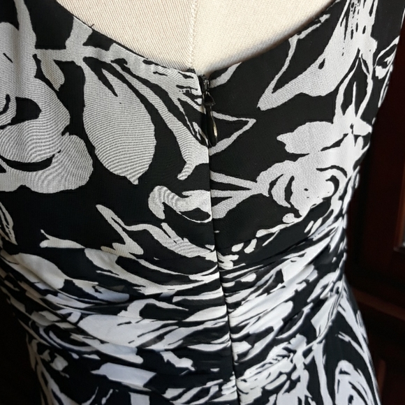 Ann Taylor Sleeveless Black and White Floral Dress - Picture 6 of 8
